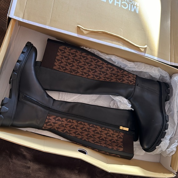 New in box Michael Kors Ridey Leather and logo jaquard Knee boots 🤎 - Picture 5 of 7